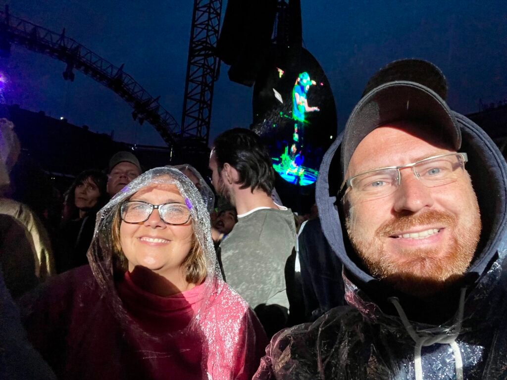 Katarina og Kim på Coldplay-konsert i 2021